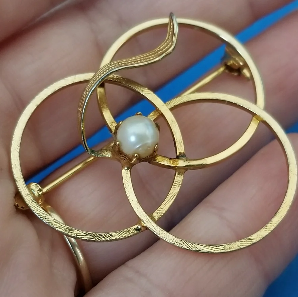 Vintage brooch real pearl circle brooch gold tone pearlcore fall autumn pin